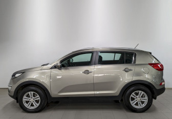 Подержанный автомобиль Kia Sportage 2012 года (8 фото)