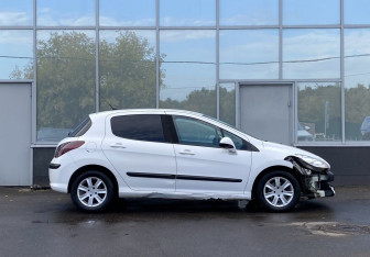 Подержанный автомобиль Peugeot 308 Hatchback 2009 года (4 фото)
