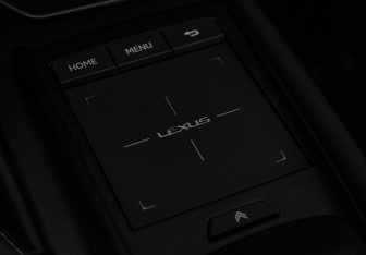 Подержанный автомобиль Lexus ES 2018 года (14 фото)