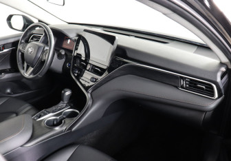 Подержанный автомобиль Toyota Camry Sedan 2024 года (10 фото)
