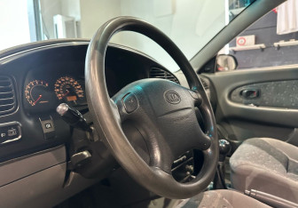 Подержанный автомобиль Kia Spectra Sedan 2008 года (12 фото)