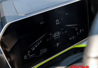 Подержанный автомобиль Geely Coolray 2023 года (9 фото)