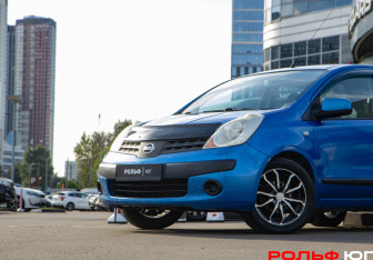 Подержанный автомобиль Nissan Note 2007 года (14 фото)