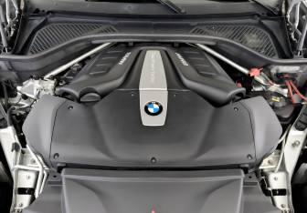 Подержанный автомобиль BMW X5 2014 года (9 фото)