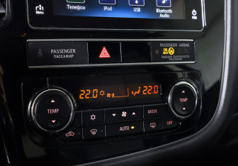 Подержанный автомобиль Mitsubishi Outlander 2019 года (19 фото)