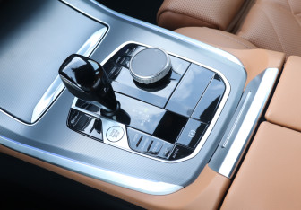 Подержанный автомобиль BMW X5 2022 года (16 фото)