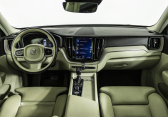 Подержанный автомобиль Volvo XC60 2019 года (14 фото)
