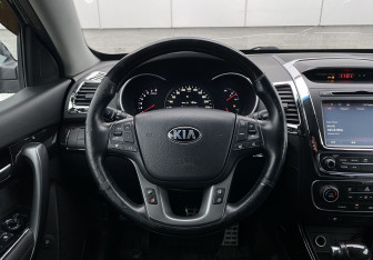Подержанный автомобиль Kia Sorento 2013 года (14 фото)