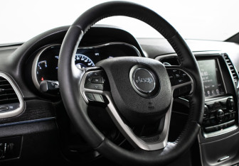 Подержанный автомобиль Jeep Grand Cherokee 2014 года (13 фото)