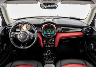 Подержанный автомобиль MINI Hatch 2021 года (14 фото)