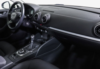 Подержанный автомобиль Audi A3 Sedan 2014 года (18 фото)