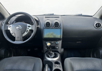 Подержанный автомобиль Nissan Qashqai+2 2011 года (13 фото)