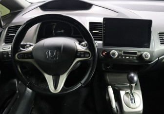 Подержанный автомобиль Honda Civic Sedan 2008 года (14 фото)