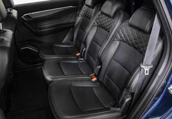 Подержанный автомобиль Geely Okavango 2023 года (15 фото)