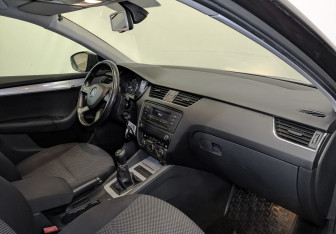 Подержанный автомобиль Skoda Octavia Liftback 2014 года (11 фото)