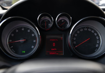 Подержанный автомобиль Opel Astra Hatchback 2011 года (9 фото)