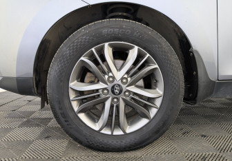 Подержанный автомобиль Hyundai ix35 2013 года (12 фото)