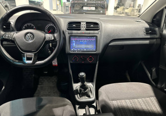 Подержанный автомобиль Volkswagen Polo Sedan 2018 года (9 фото)