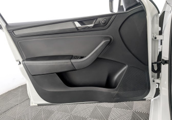 Подержанный автомобиль Skoda Rapid Liftback 2022 года (19 фото)