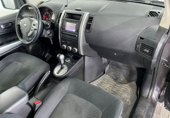 Подержанный автомобиль Nissan X-Trail 2011 года (10 фото)