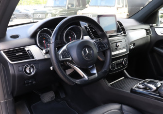 Подержанный автомобиль Mercedes-Benz GLE 2017 года (13 фото)