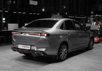 Подержанный автомобиль Kaiyi E5 2023 года (4 фото)