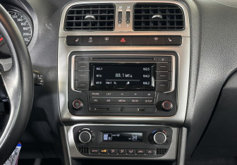 Подержанный автомобиль Volkswagen Polo Sedan 2018 года (17 фото)