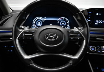 Подержанный автомобиль Hyundai Sonata 2021 года (10 фото)