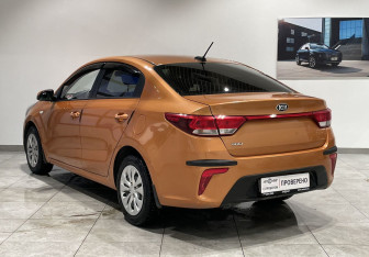 Подержанный автомобиль Kia Rio Sedan 2017 года (7 фото)