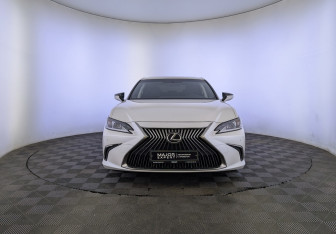 Подержанный автомобиль Lexus ES 2021 года (2 фото)