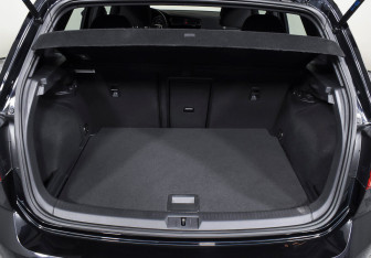 Подержанный автомобиль Volkswagen Golf GTI Hatchback 2019 года (20 фото)