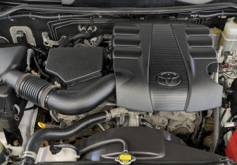 Подержанный автомобиль Toyota Land Cruiser Suv 2012 года (9 фото)