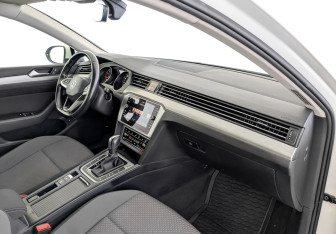 Подержанный автомобиль Volkswagen Passat Sedan 2020 года (11 фото)