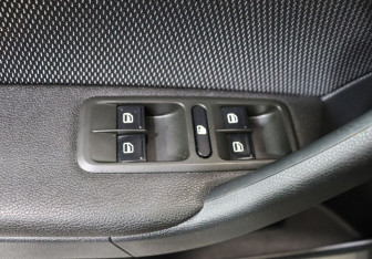 Подержанный автомобиль Skoda Yeti 2012 года (11 фото)