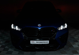 Подержанный автомобиль BMW X5 M 2022 года (18 фото)