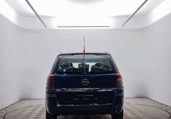Подержанный автомобиль Opel Zafira Compactvan 2011 года (6 фото)