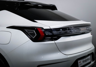 Подержанный автомобиль Zeekr 001 2023 года (16 фото)