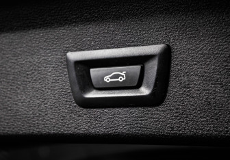 Подержанный автомобиль BMW X1 2018 года (15 фото)