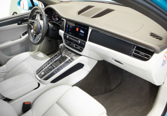 Подержанный автомобиль Porsche Macan 2020 года (28 фото)
