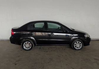 Подержанный автомобиль Chevrolet Aveo Sedan 2011 года (8 фото)