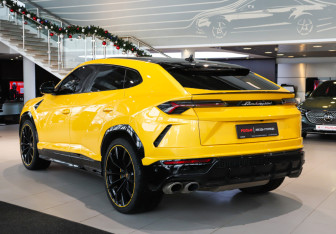 Подержанный автомобиль Lamborghini Urus 2022 года (7 фото)