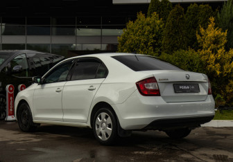 Подержанный автомобиль Skoda Rapid Liftback 2018 года (5 фото)
