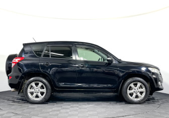 Подержанный автомобиль Toyota RAV4 2011 года (4 фото)