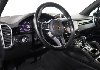 Подержанный автомобиль Porsche Cayenne 2021 года (13 фото)