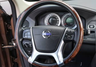 Подержанный автомобиль Volvo XC60 2012 года (17 фото)