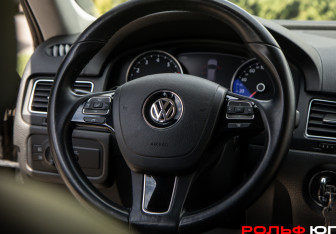 Подержанный автомобиль Volkswagen Touareg 2012 года (10 фото)