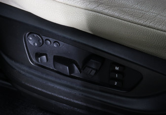 Подержанный автомобиль BMW X6 2013 года (15 фото)