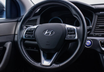 Подержанный автомобиль Hyundai Sonata 2018 года (15 фото)