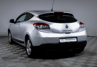 Подержанный автомобиль Renault Megane Hatchback 2011 года (7 фото)