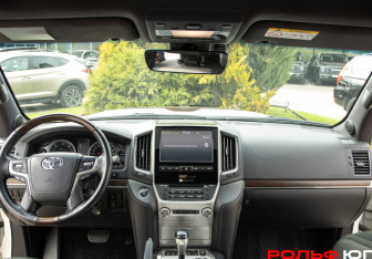 Подержанный автомобиль Toyota Land Cruiser Suv 2017 года (10 фото)